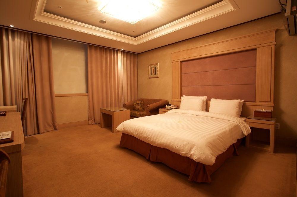 The Koryo Hotel Bucheon Exteriör bild